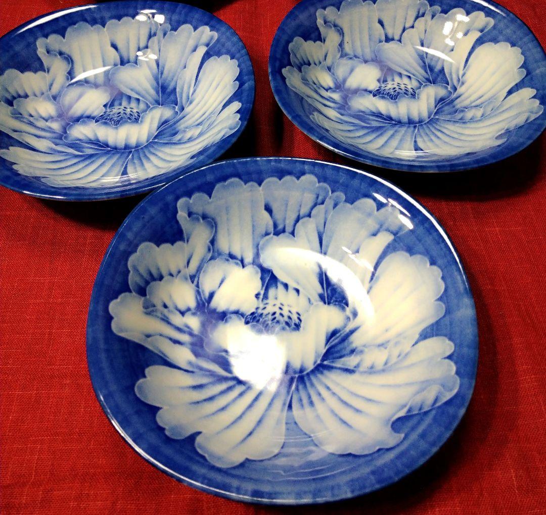 ♥豪華演出に♥コレクション⬛ヴィンテージ⬛有田焼龍峰窯　染付大輪牡丹唐草輪花3皿