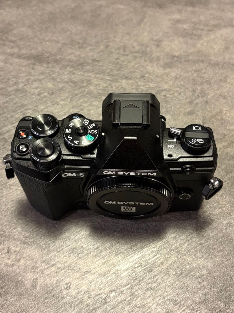 OLYMPUS OM-5 ミラーレスカメラ 本体と付属品