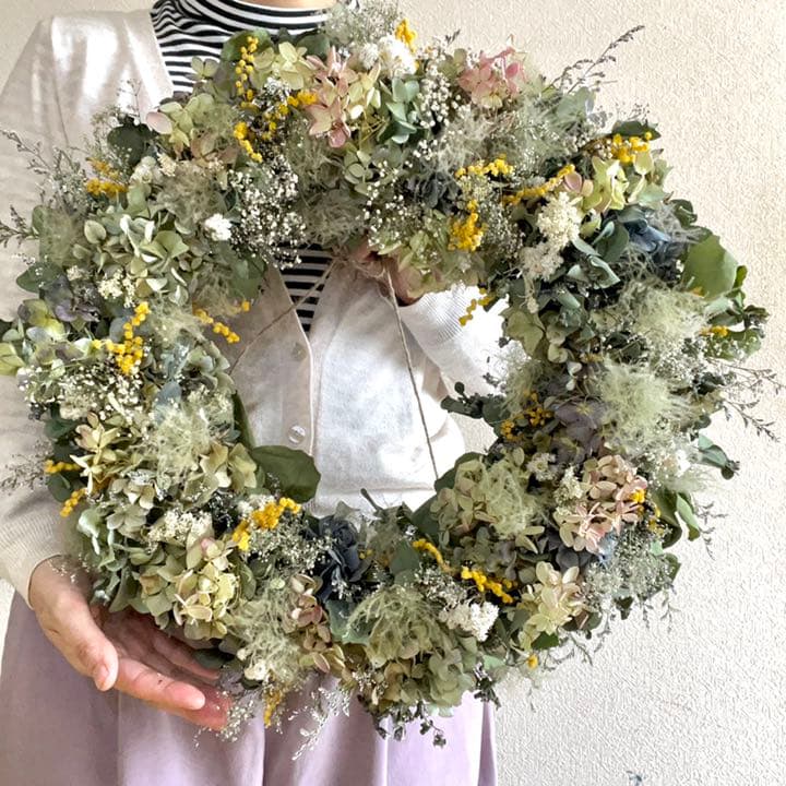 フライングリース　紫陽花　ユーカリ　ミモザ　スモークツリー
