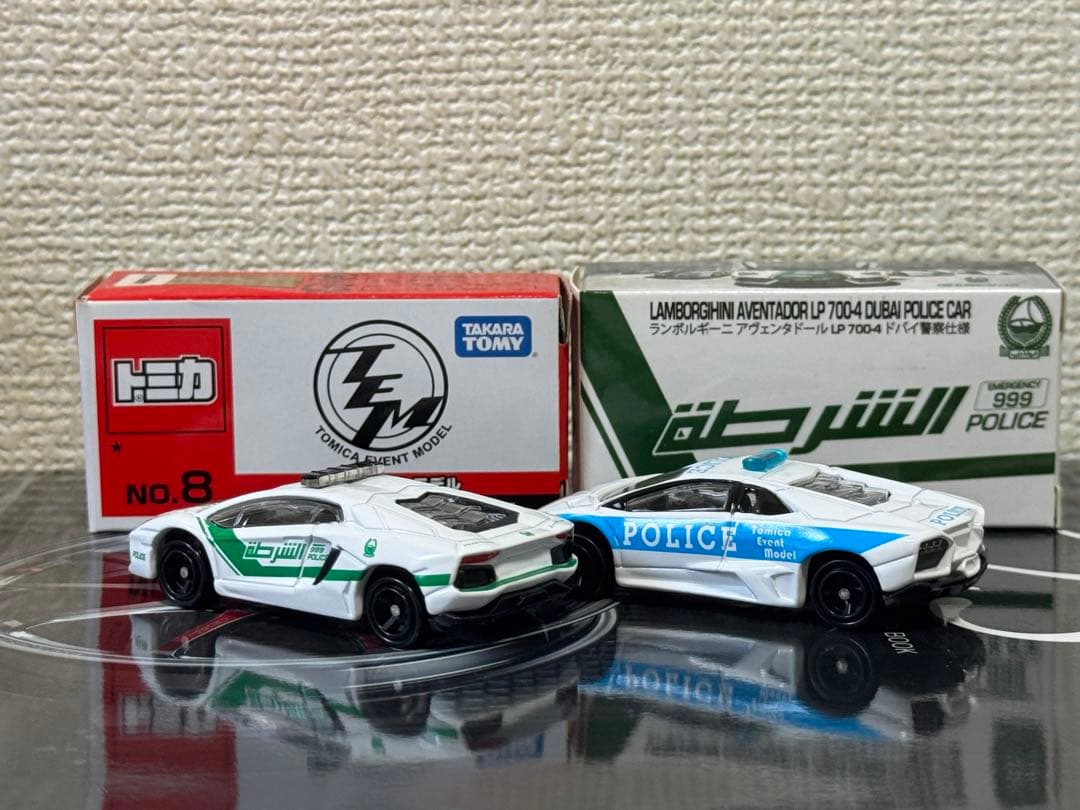 トミカ NO.8 ランボルギーニ アヴェンタドール 警察車両 2 個