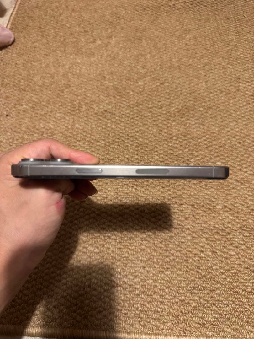 海外版 iPhone 15 Pro Max 1TB，美品，バッテリーは95%