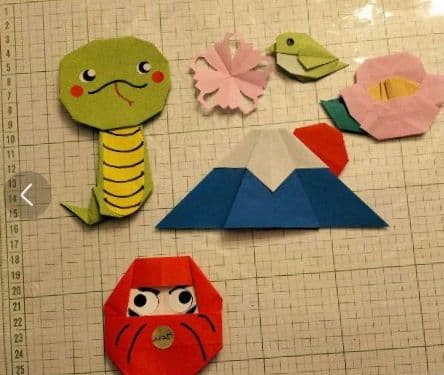 壁面飾り　干支蛇　祝い鶴　つばき　ダルマ等　折り紙　現品　【再お値下げ中】