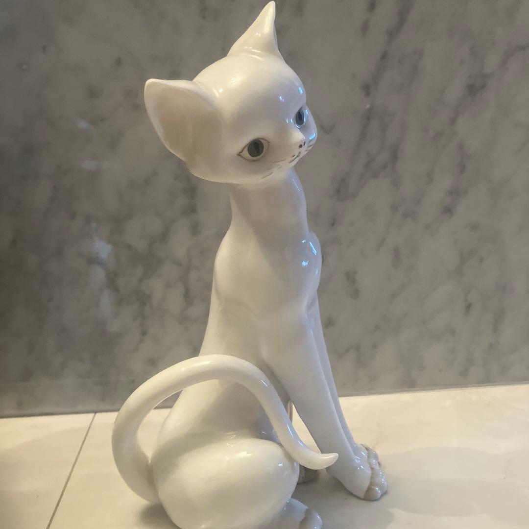 アメリカ50-60年代ビンテージ　手描きの美しい瞳と上品な佇まいに引き込まれる猫