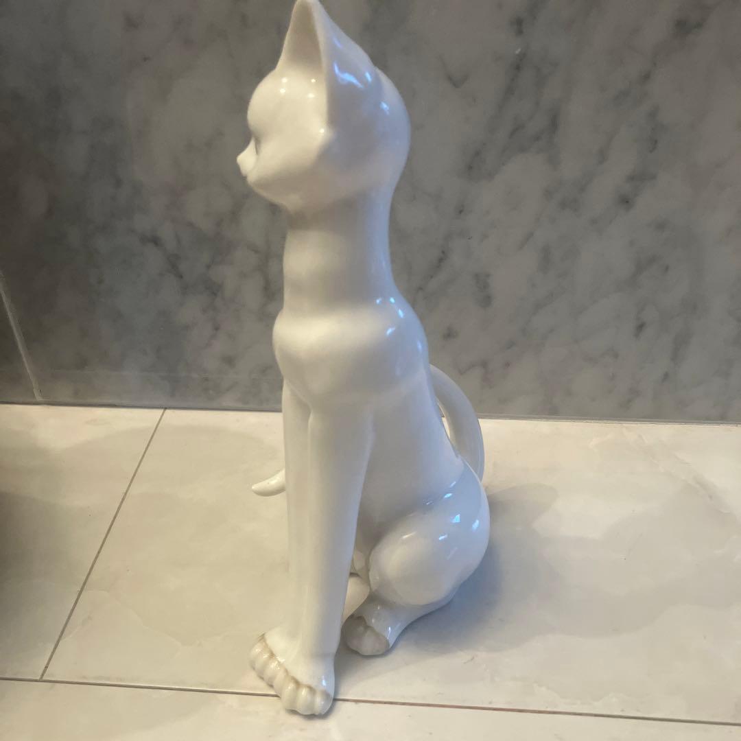 アメリカ50-60年代ビンテージ　手描きの美しい瞳と上品な佇まいに引き込まれる猫