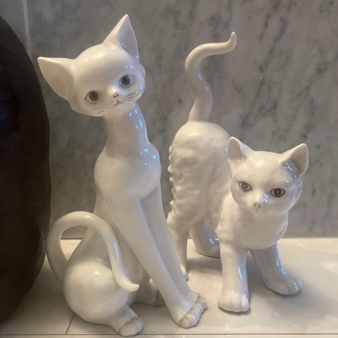 アメリカ50-60年代ビンテージ　手描きの美しい瞳と上品な佇まいに引き込まれる猫