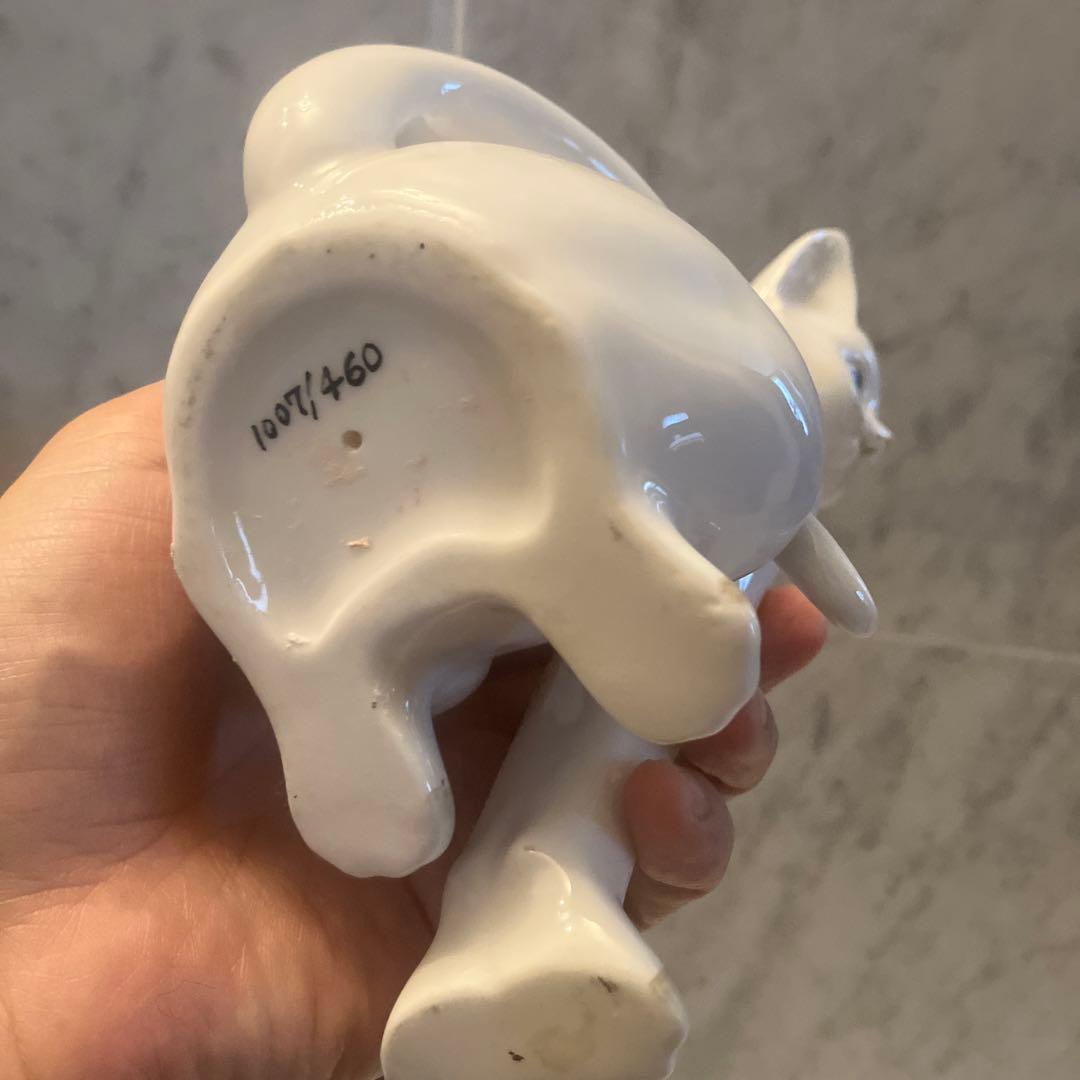 アメリカ50-60年代ビンテージ　手描きの美しい瞳と上品な佇まいに引き込まれる猫