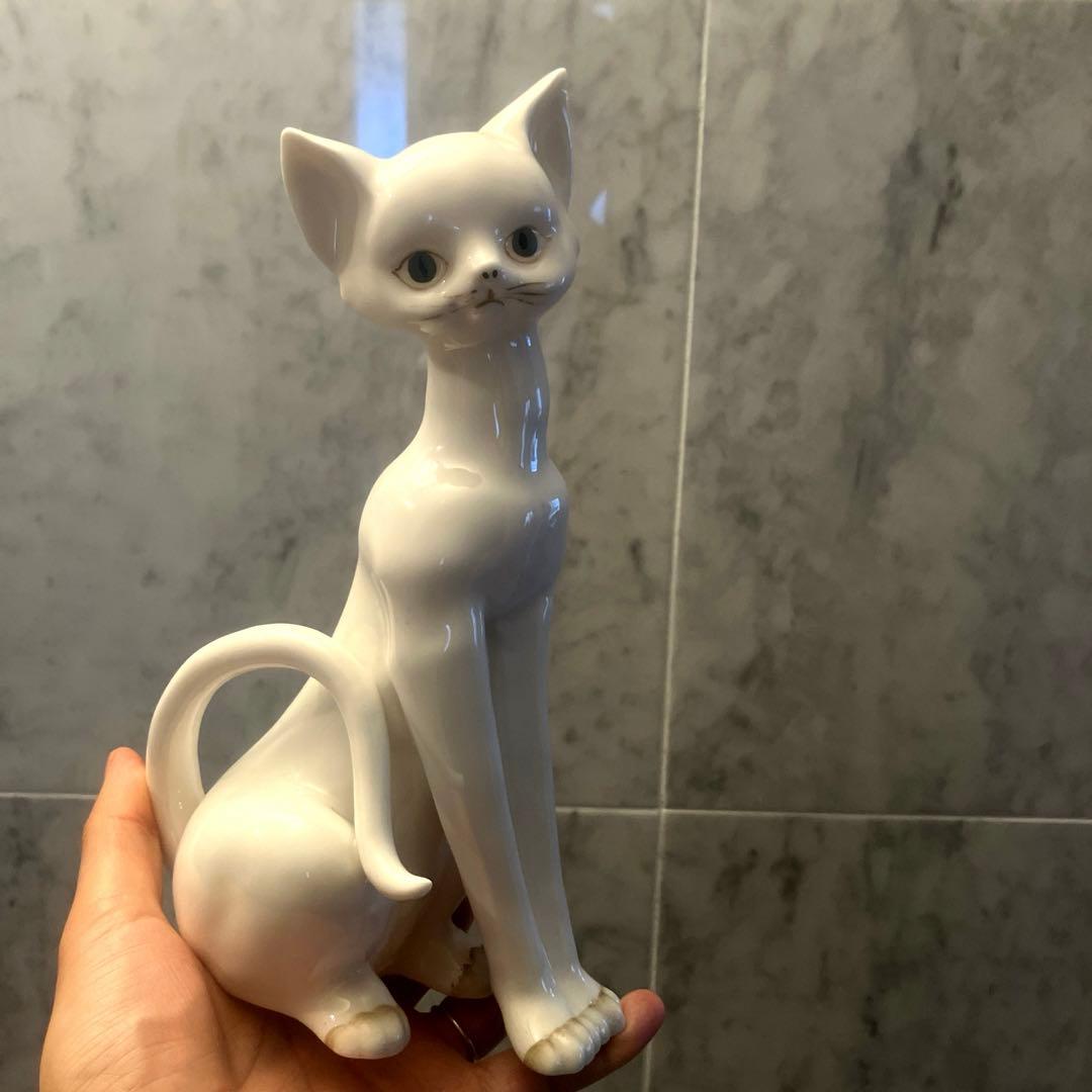 アメリカ50-60年代ビンテージ　手描きの美しい瞳と上品な佇まいに引き込まれる猫