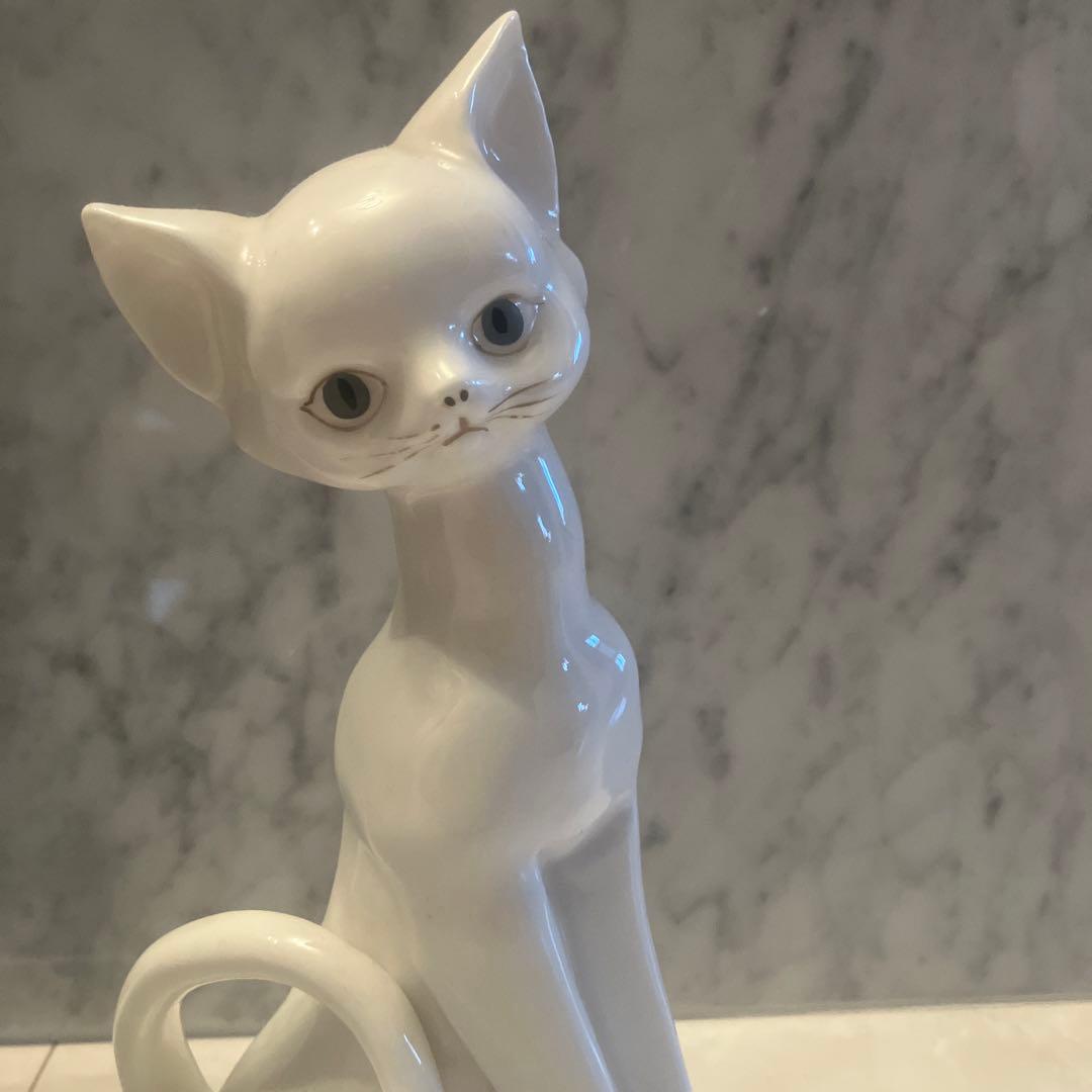 アメリカ50-60年代ビンテージ　手描きの美しい瞳と上品な佇まいに引き込まれる猫