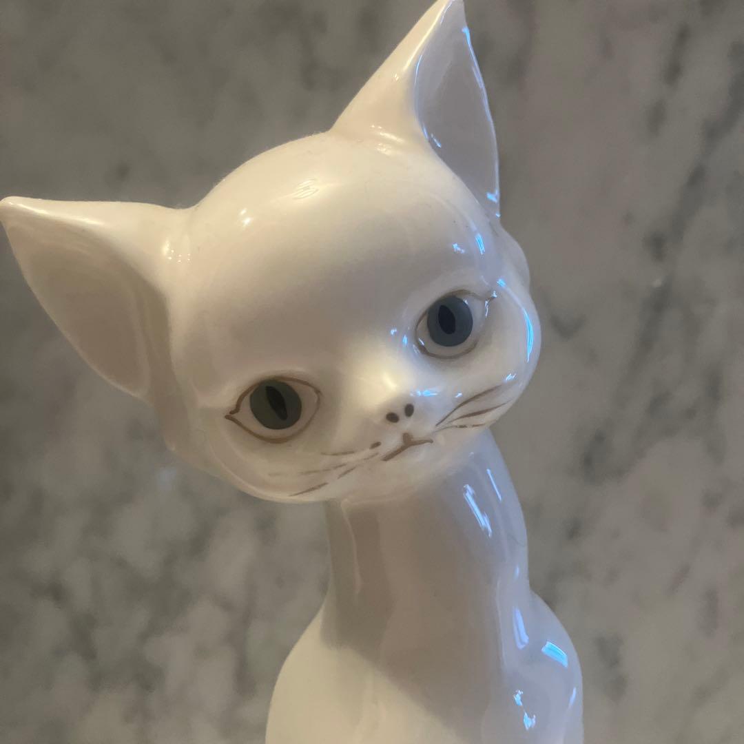 アメリカ50-60年代ビンテージ　手描きの美しい瞳と上品な佇まいに引き込まれる猫