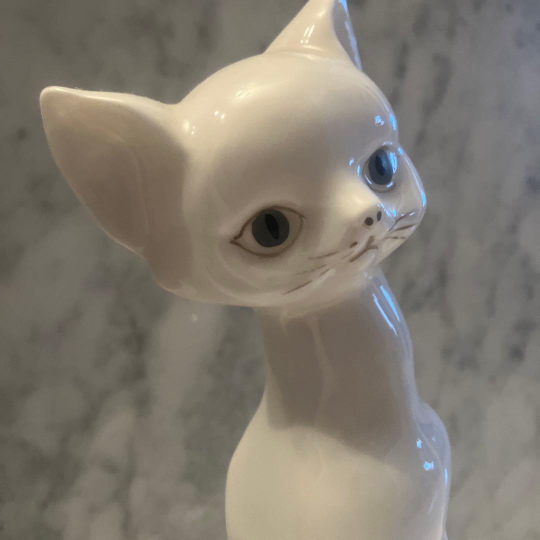 アメリカ50-60年代ビンテージ　手描きの美しい瞳と上品な佇まいに引き込まれる猫