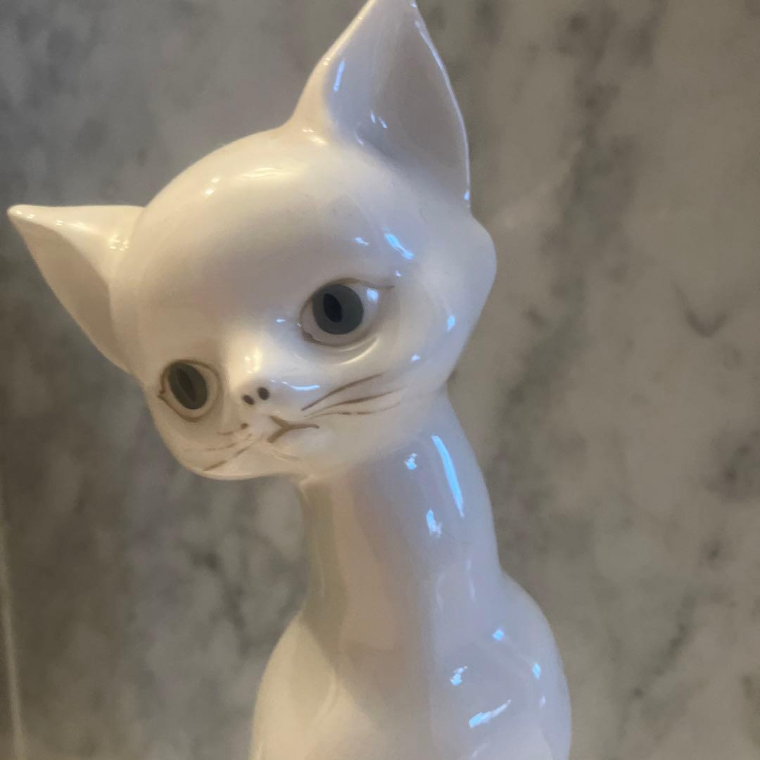 アメリカ50-60年代ビンテージ　手描きの美しい瞳と上品な佇まいに引き込まれる猫