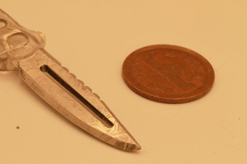 「勇者の護身符」サバイバルナイフVer. 3ミニチュア武器アクセサリー