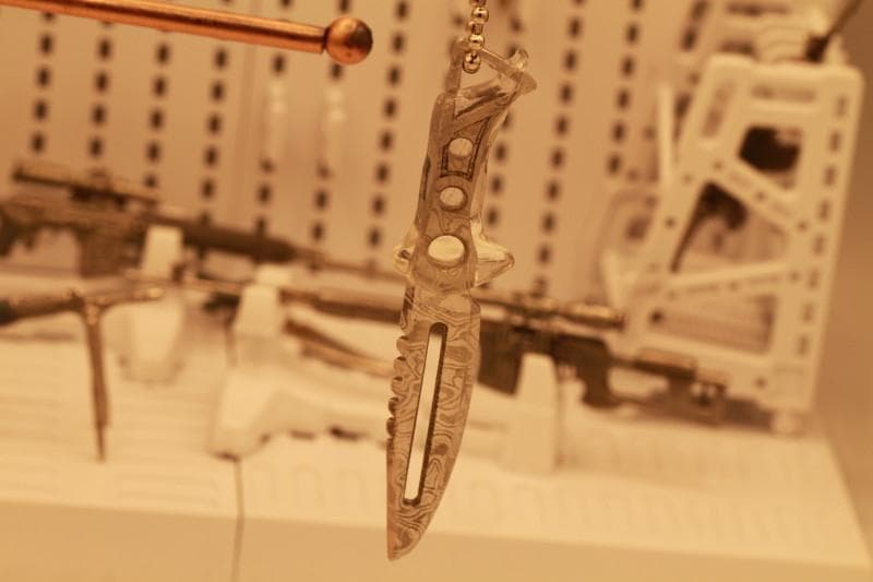 「勇者の護身符」サバイバルナイフVer. 3ミニチュア武器アクセサリー