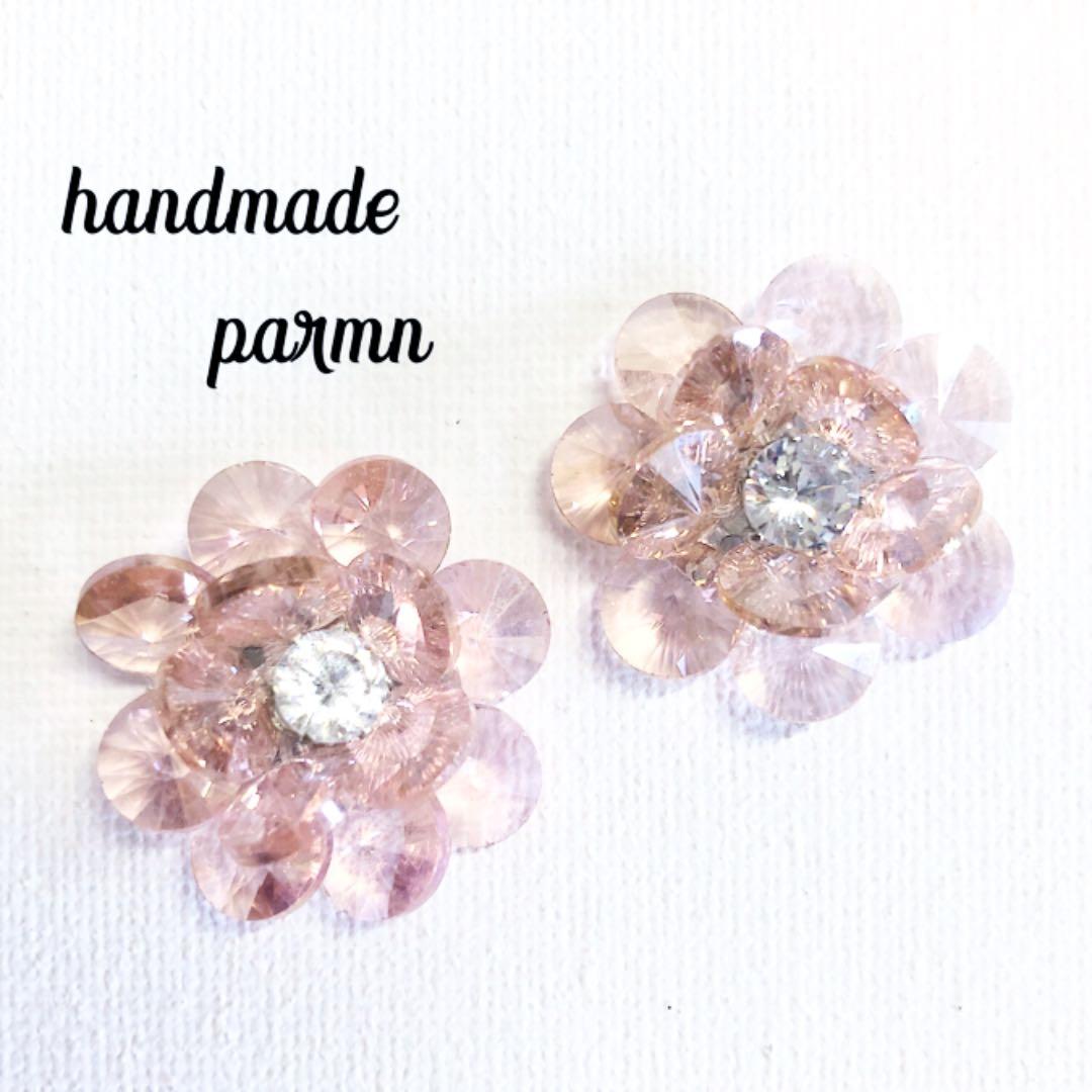 再々々販SALE❤️ ガラス製オーロラピンクの大ぶりフラワーイヤリング