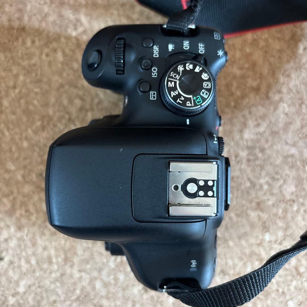 Canon EOS kiss X8iダブルズームキット　レンズフード・バッテリー