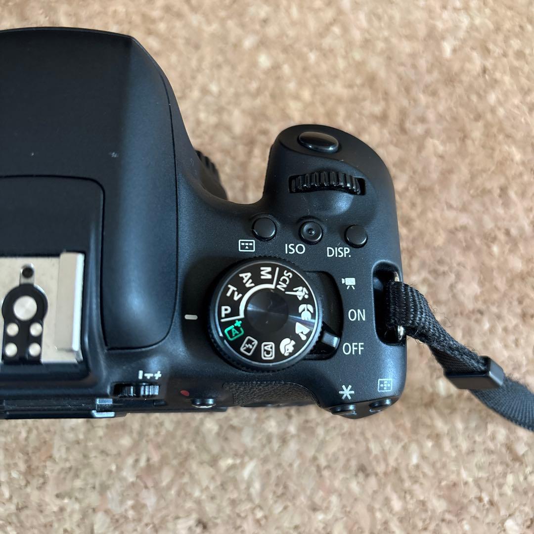 Canon EOS kiss X8iダブルズームキット　レンズフード・バッテリー