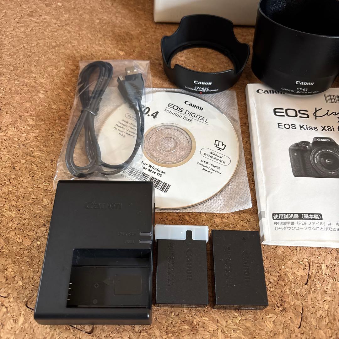 Canon EOS kiss X8iダブルズームキット　レンズフード・バッテリー