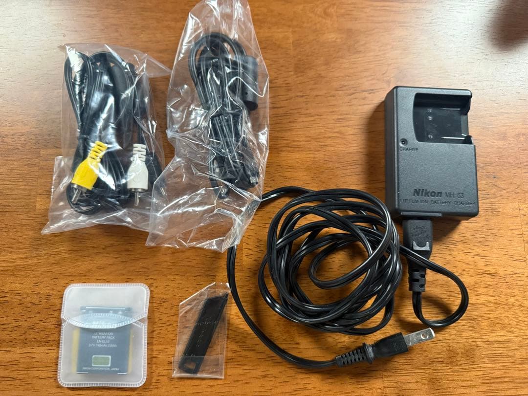 デジタルカメラ　COOLPIX　S230