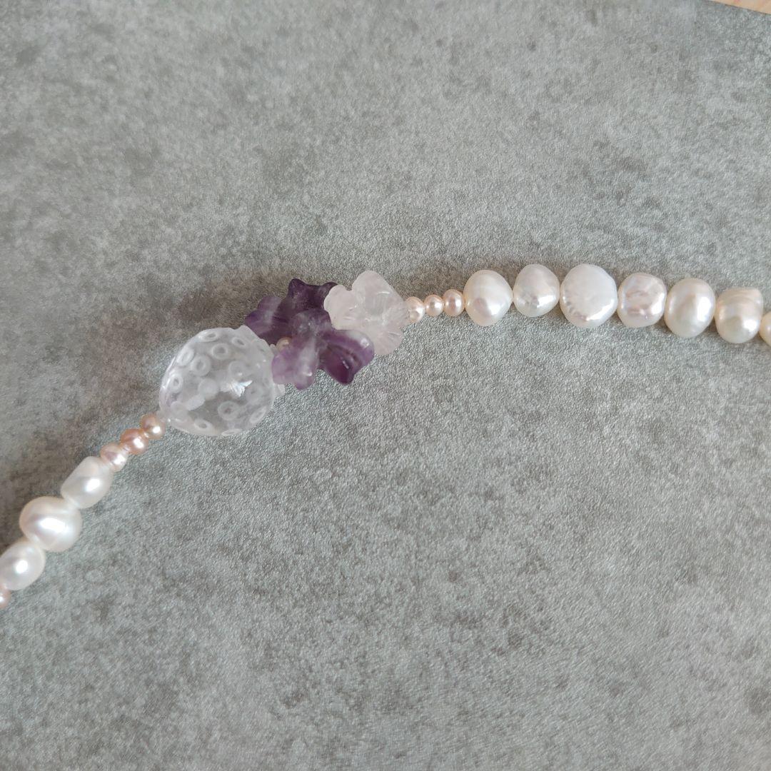 淡水パール天然石のアシンメトリーデザインネックレス 鳥リボン、薔薇、ネコモチーフ