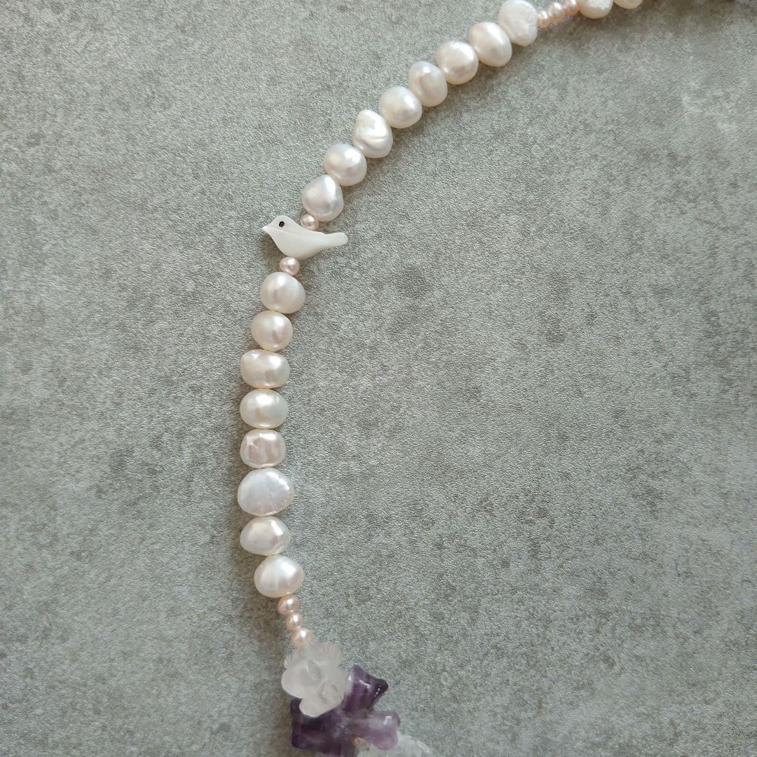 淡水パール天然石のアシンメトリーデザインネックレス 鳥リボン、薔薇、ネコモチーフ