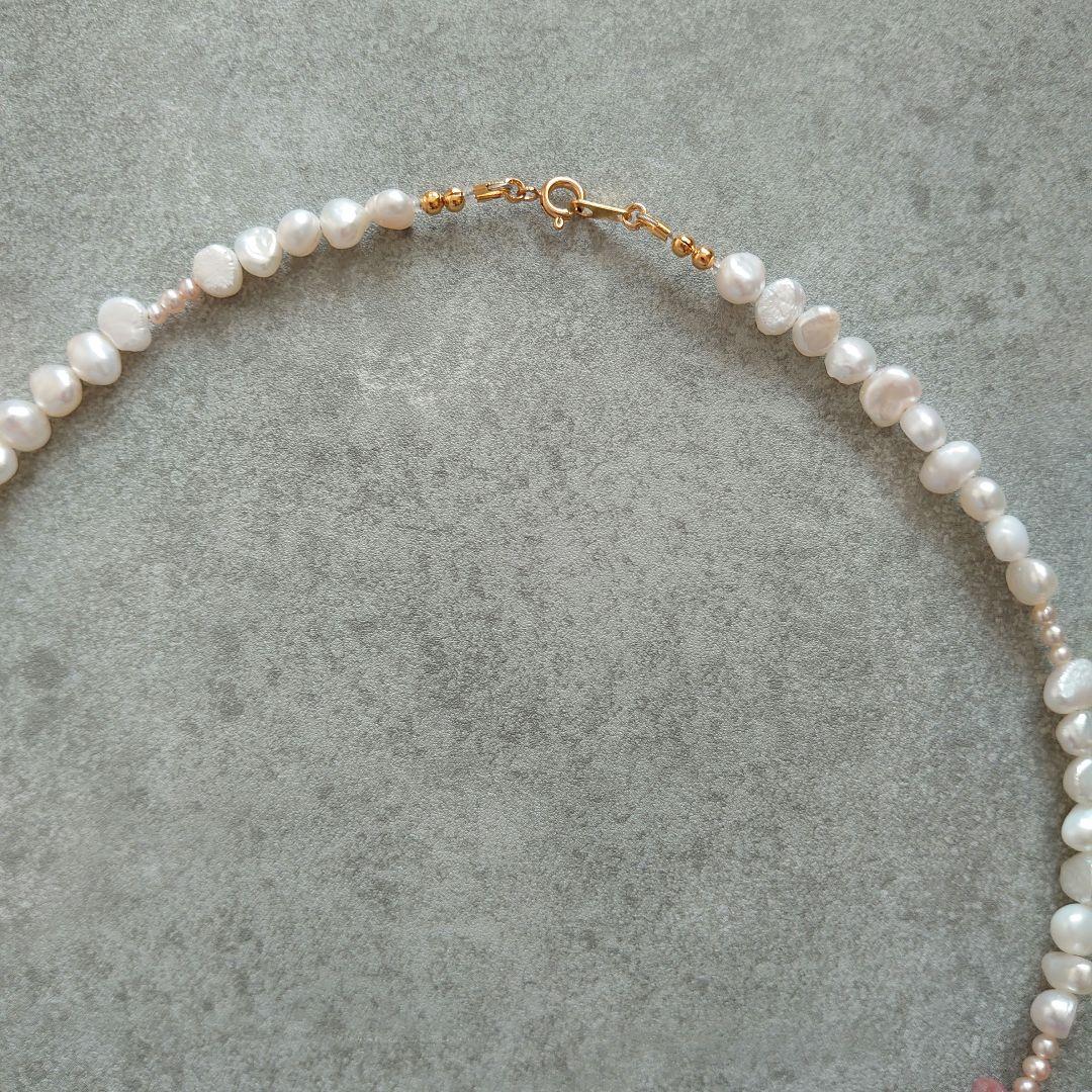 淡水パール天然石のアシンメトリーデザインネックレス 鳥リボン、薔薇、ネコモチーフ