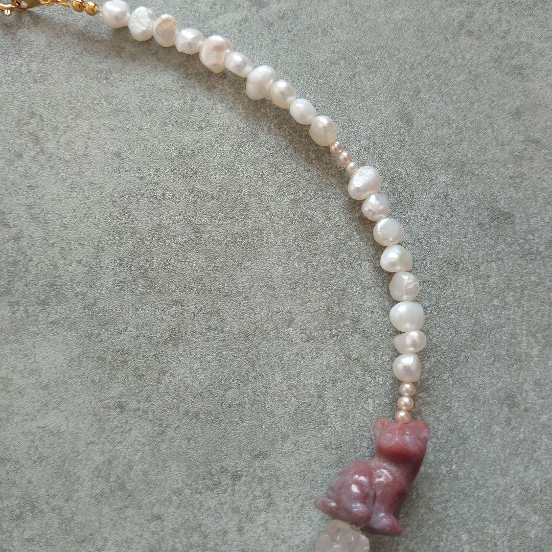 淡水パール天然石のアシンメトリーデザインネックレス 鳥リボン、薔薇、ネコモチーフ