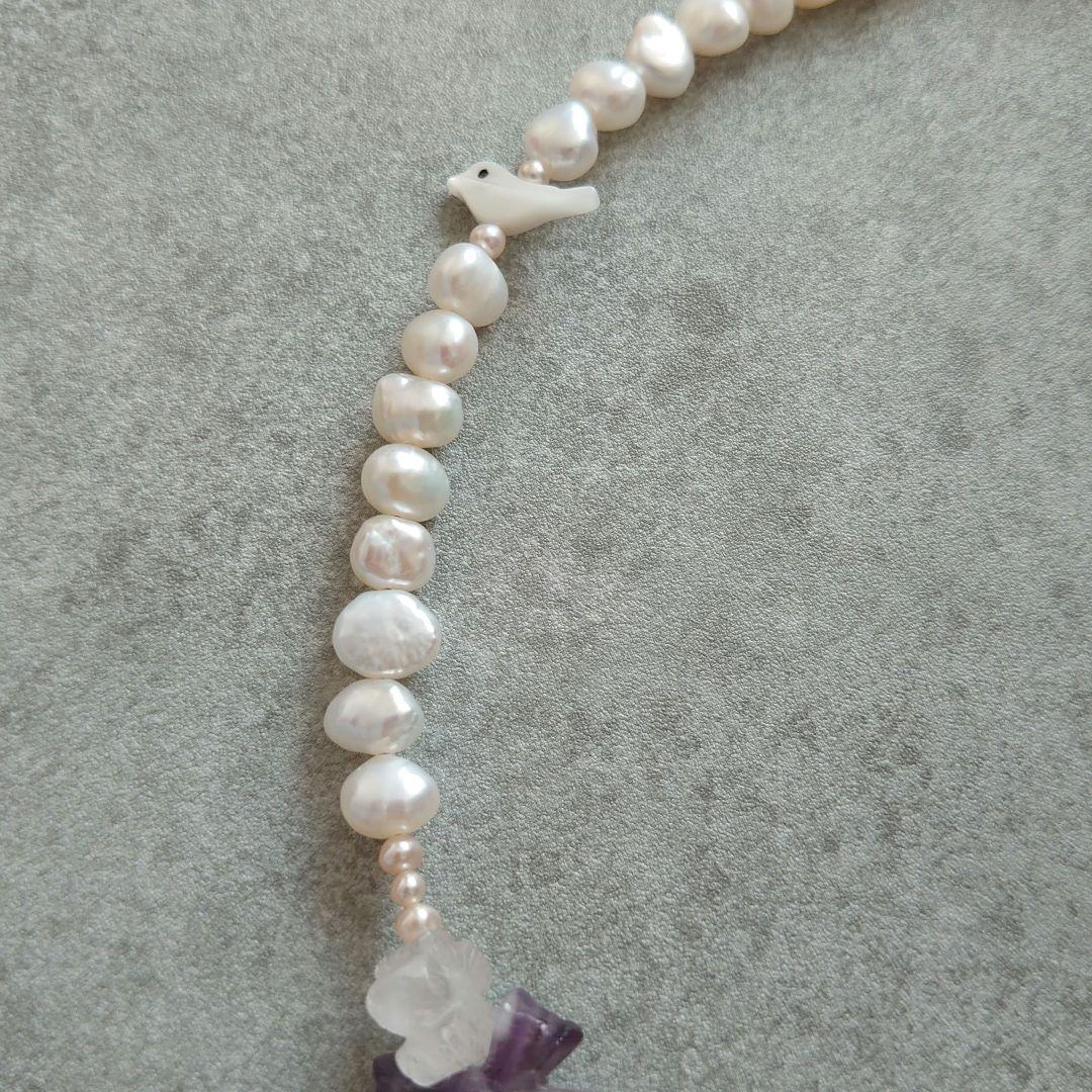 淡水パール天然石のアシンメトリーデザインネックレス 鳥リボン、薔薇、ネコモチーフ