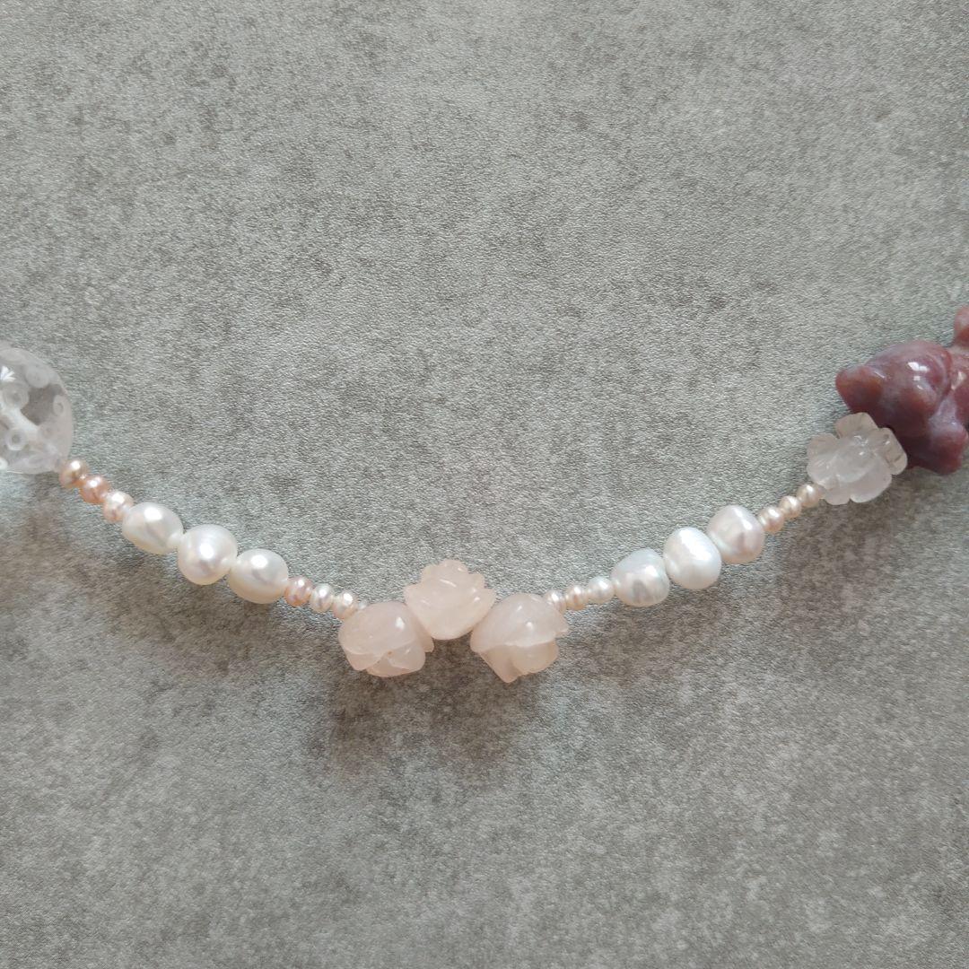 淡水パール天然石のアシンメトリーデザインネックレス 鳥リボン、薔薇、ネコモチーフ