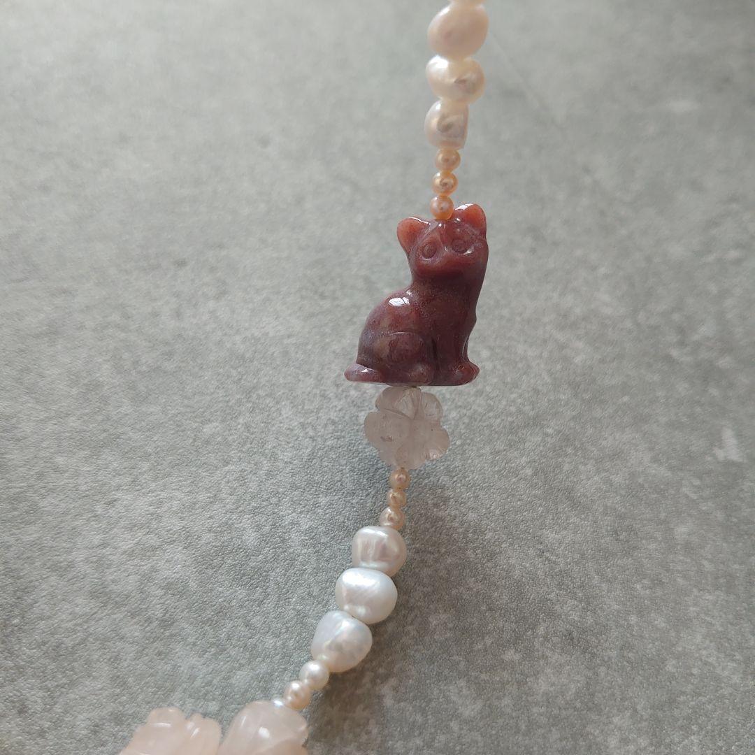 淡水パール天然石のアシンメトリーデザインネックレス 鳥リボン、薔薇、ネコモチーフ