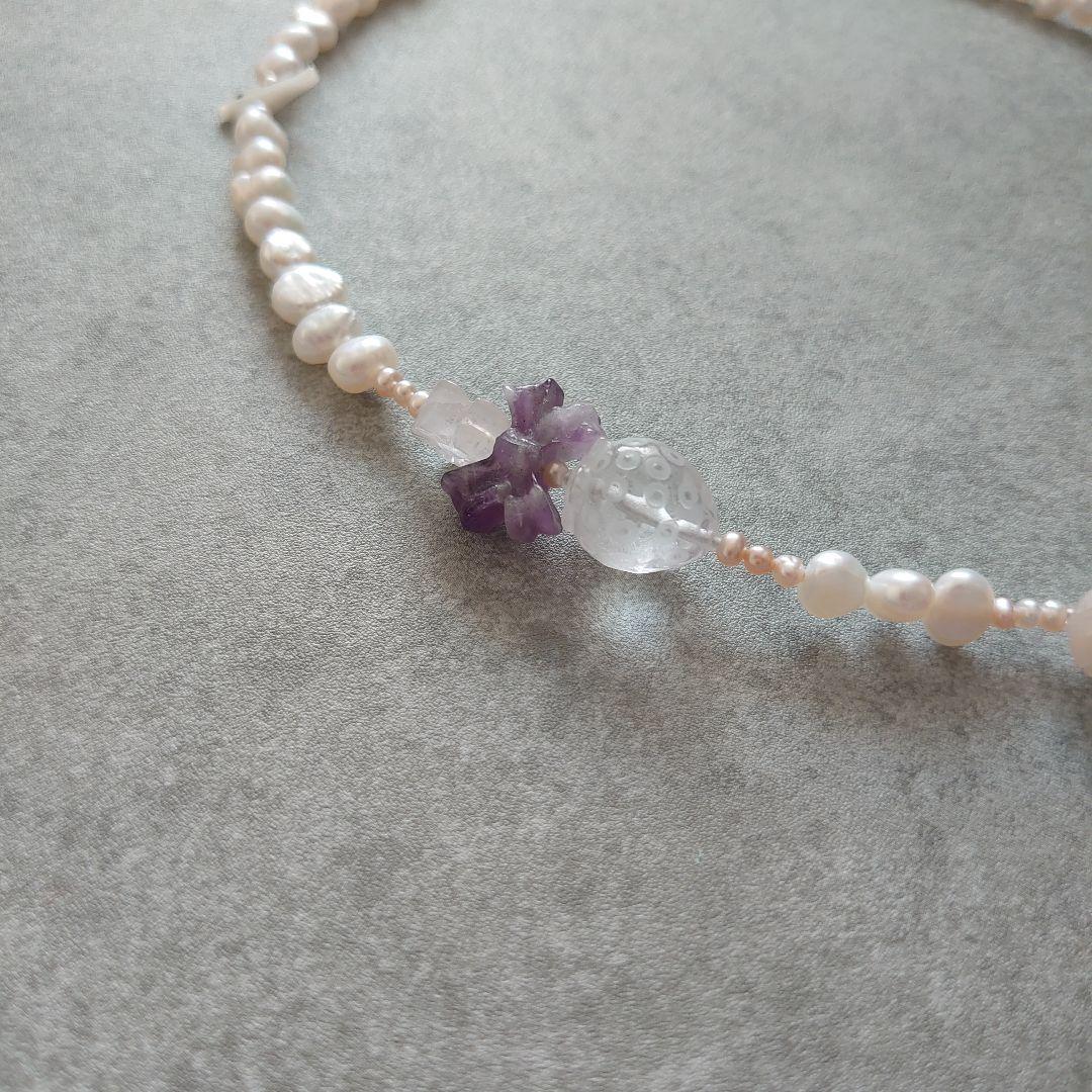 淡水パール天然石のアシンメトリーデザインネックレス 鳥リボン、薔薇、ネコモチーフ