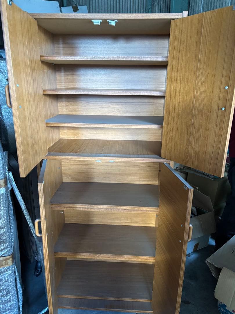 木目調キャビネット 収納棚付き