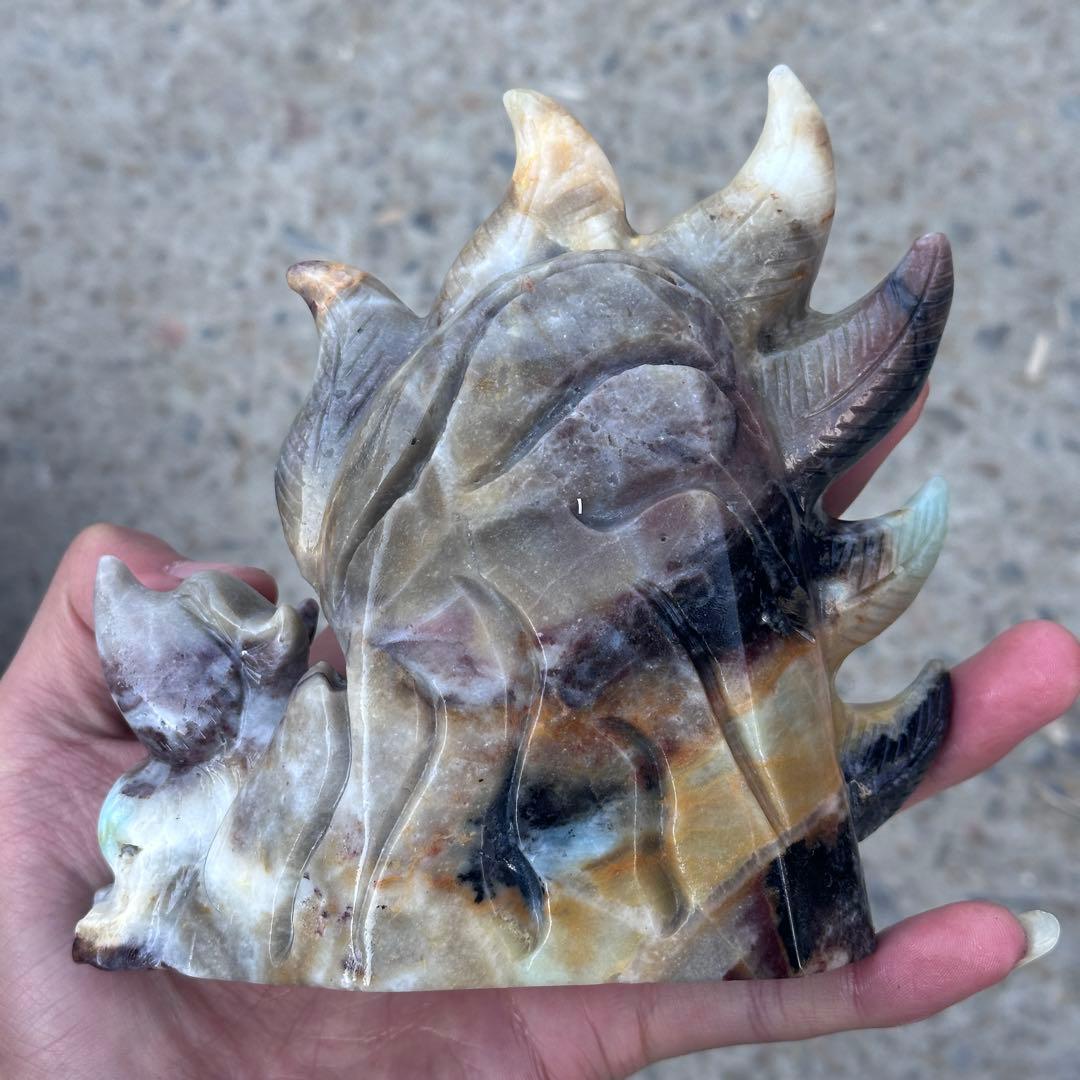 天然石ピスタチオカルサイトの九尾狐　ご購入前に在庫確認必要G.152