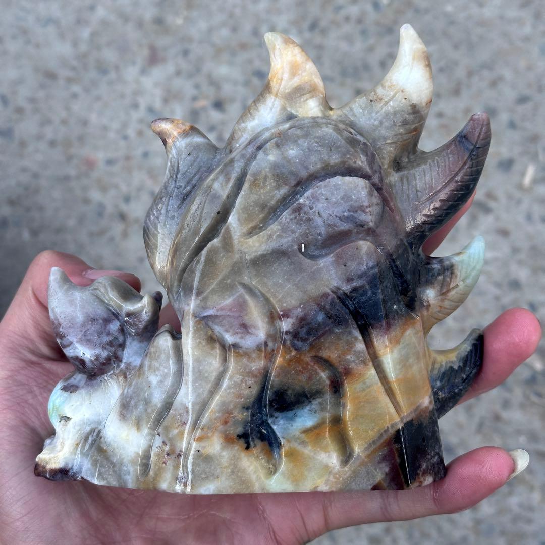 天然石ピスタチオカルサイトの九尾狐　ご購入前に在庫確認必要G.152