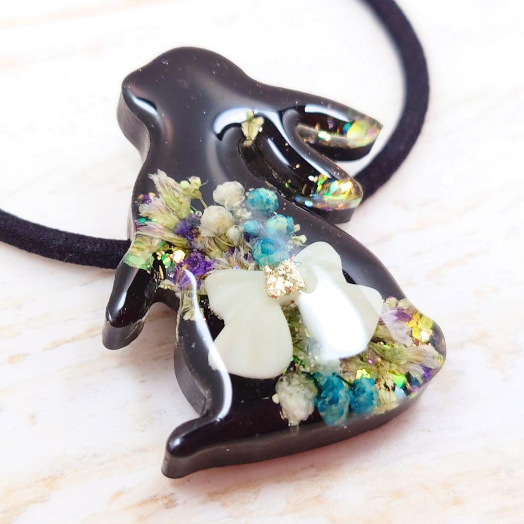 リボンと押し花うさぎのヘアゴム ハンドメイド レジン ブラック お花 ネックレス