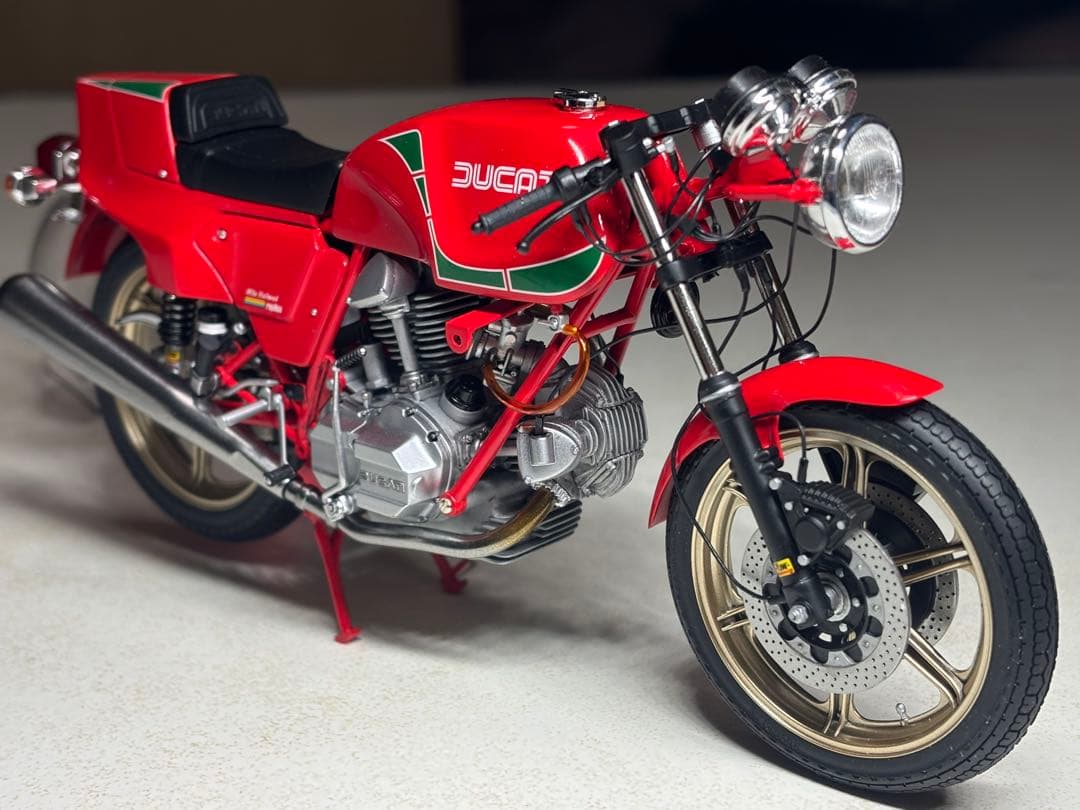 タミヤ 1/12DUCATI 900MHR完成品