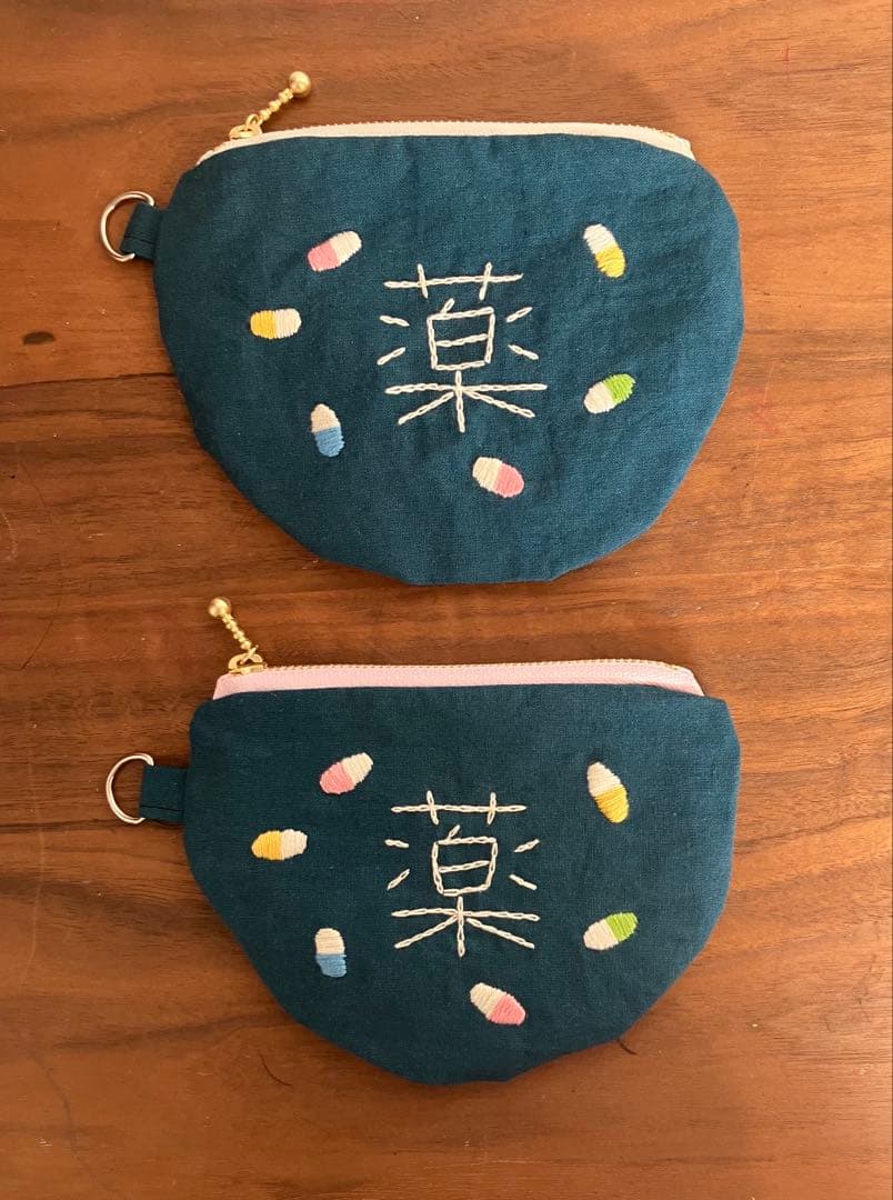 オーダー製作　刺繍　お薬ポーチ　絆創膏ポーチ