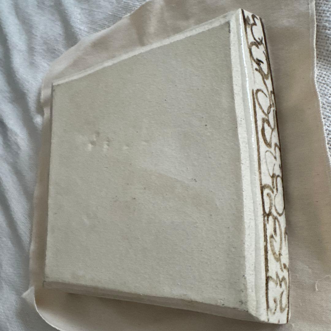 魯山人写し　手書き　花柄　四角皿　中垣連次作　美濃焼