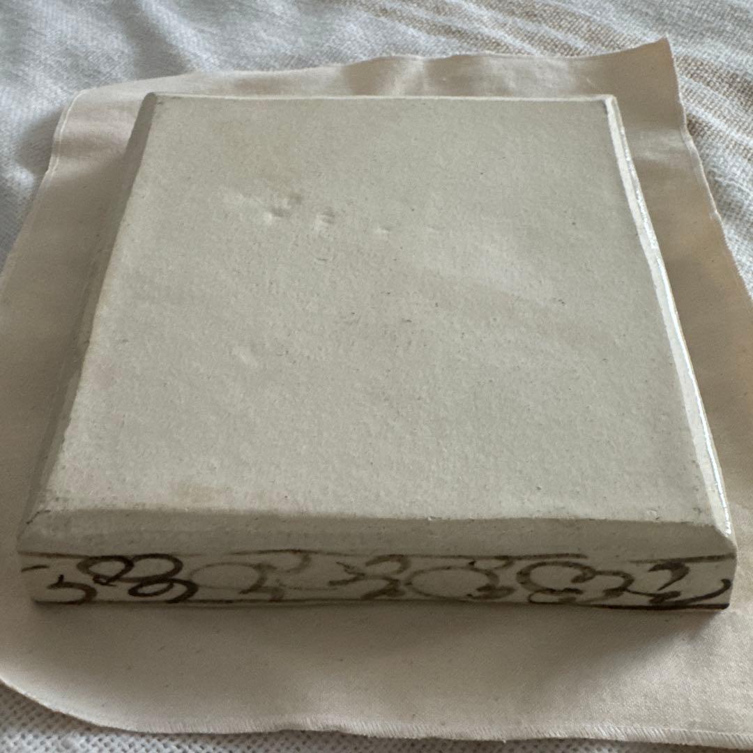 魯山人写し　手書き　花柄　四角皿　中垣連次作　美濃焼