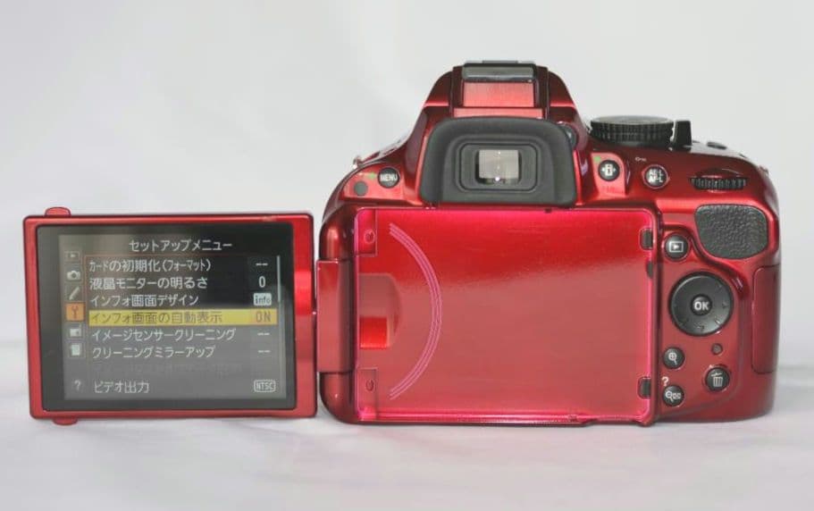 ショット極少4916枚★Nikon D5200 赤★18.7倍ズーム★新品SD付