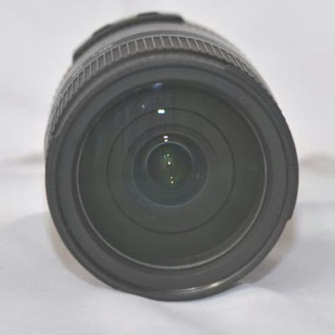 ショット極少4916枚★Nikon D5200 赤★18.7倍ズーム★新品SD付