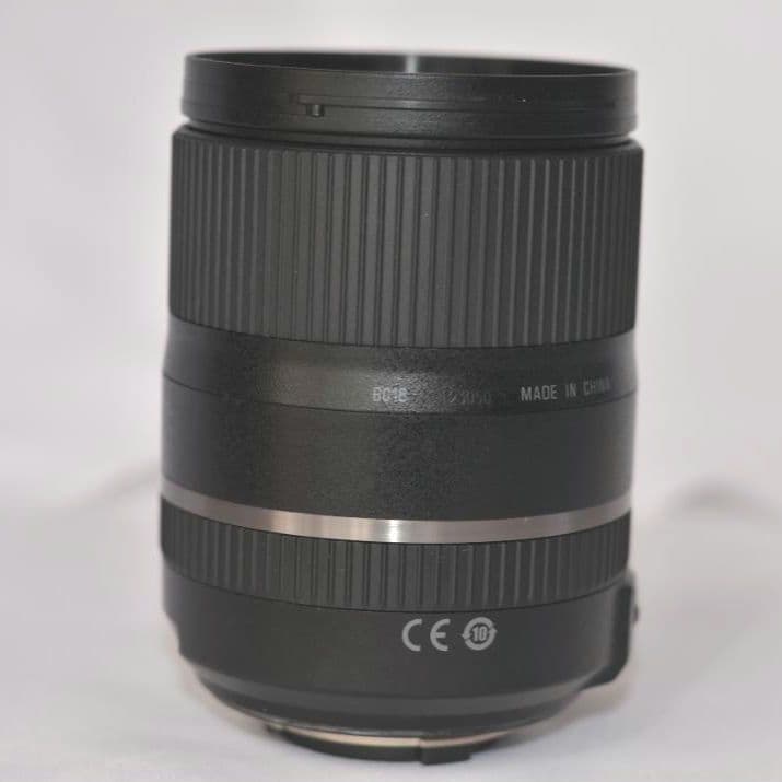 ショット極少4916枚★Nikon D5200 赤★18.7倍ズーム★新品SD付