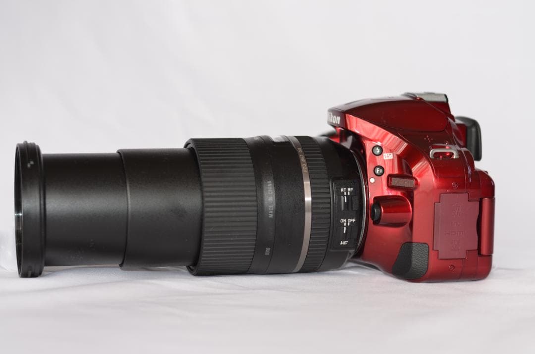 ショット極少4916枚★Nikon D5200 赤★18.7倍ズーム★新品SD付