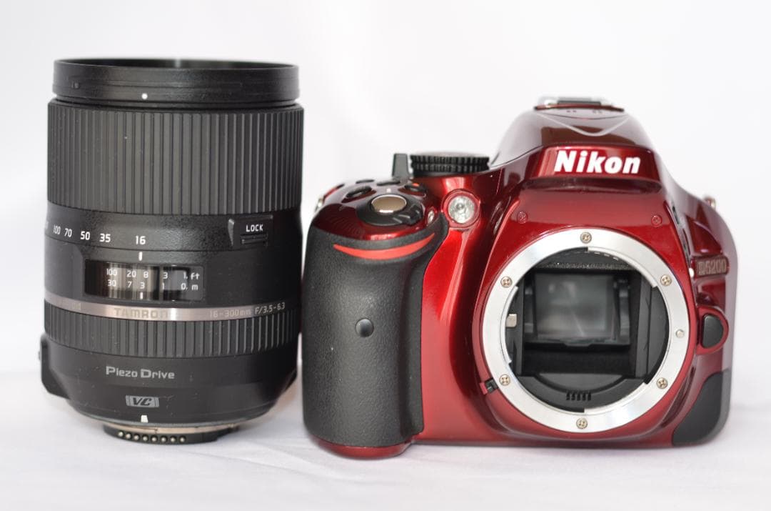 ショット極少4916枚★Nikon D5200 赤★18.7倍ズーム★新品SD付