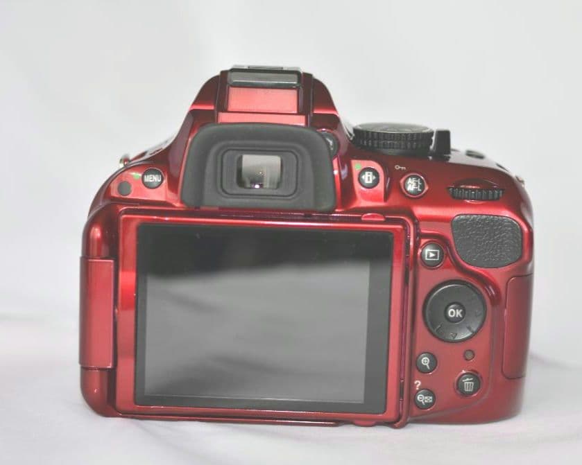 ショット極少4916枚★Nikon D5200 赤★18.7倍ズーム★新品SD付