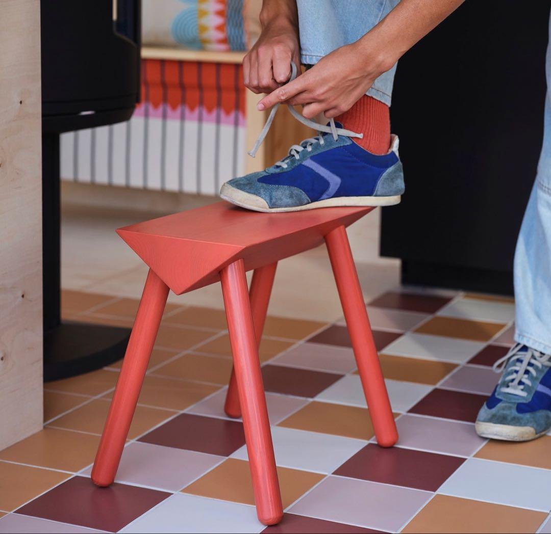 IKEAイケア　OMMJANGE オッミェンゲスツール、オレンジレッド