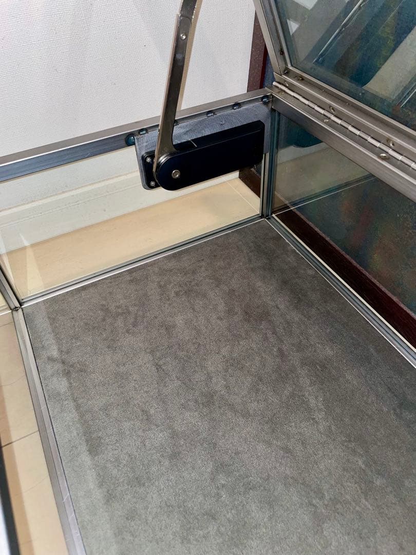 know waveガラス　スチール　店舗什器 コレクション　ディスプレイ