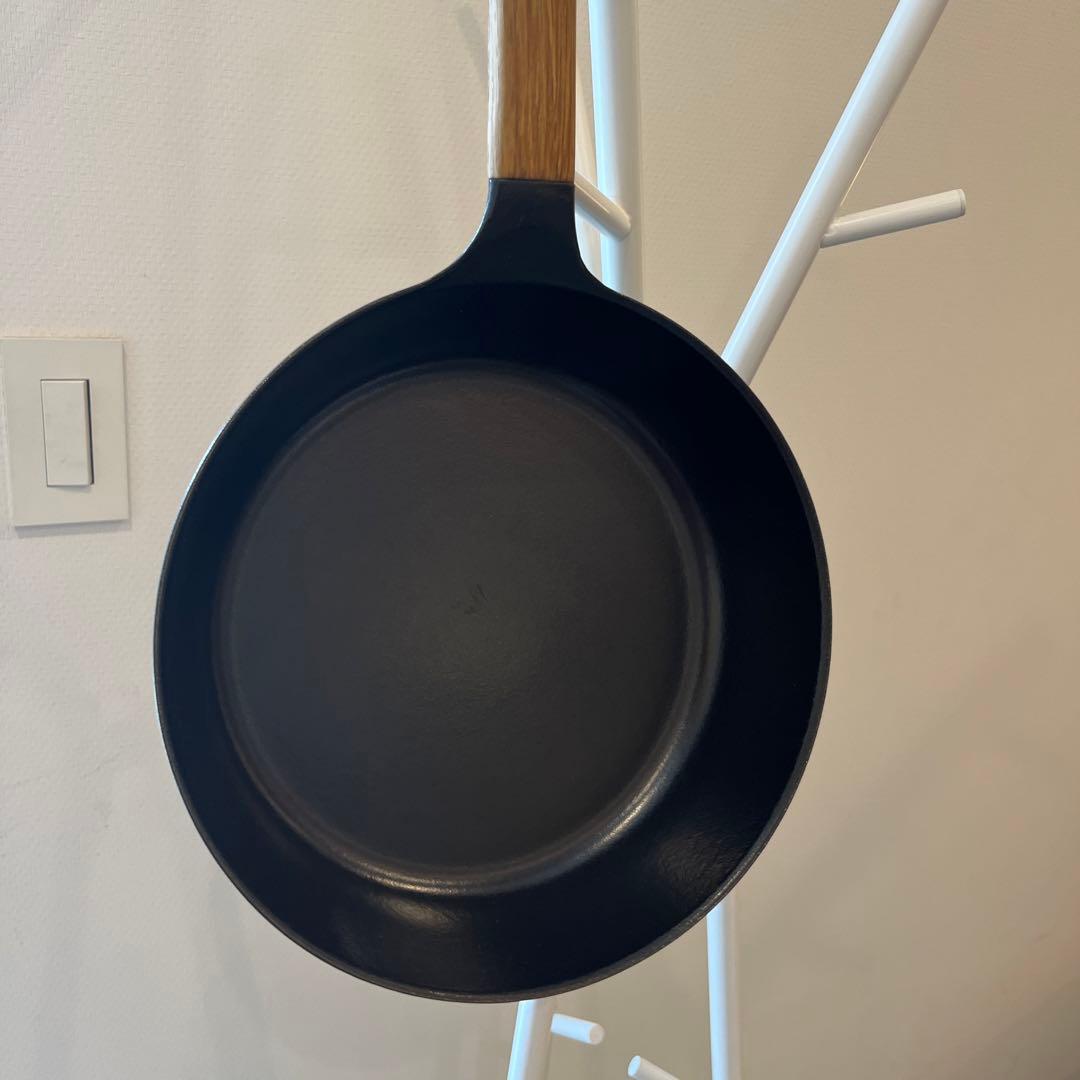 【美品】VERMICULAR FRYING PAN24センチ レシピ本