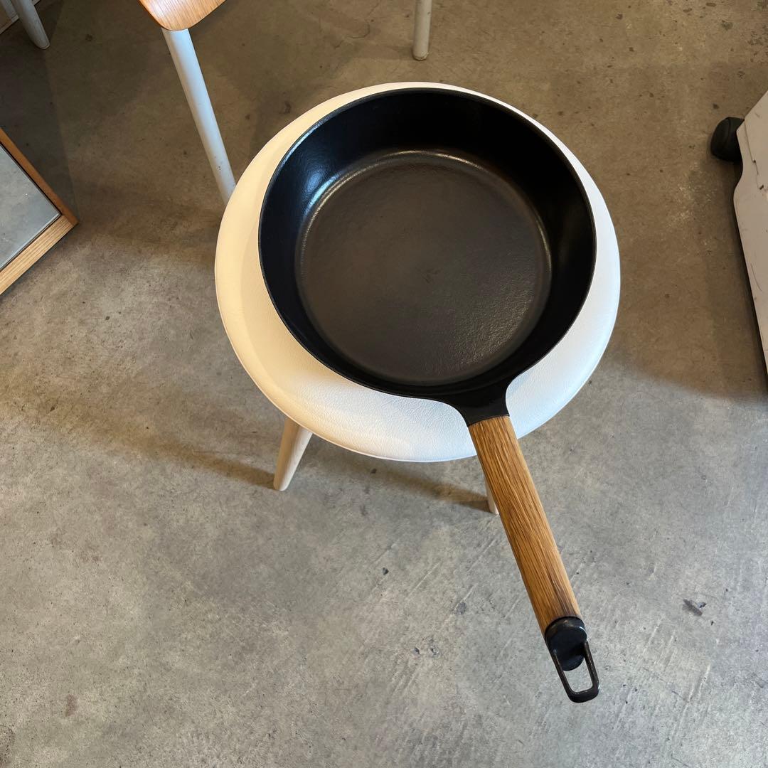【美品】VERMICULAR FRYING PAN24センチ レシピ本