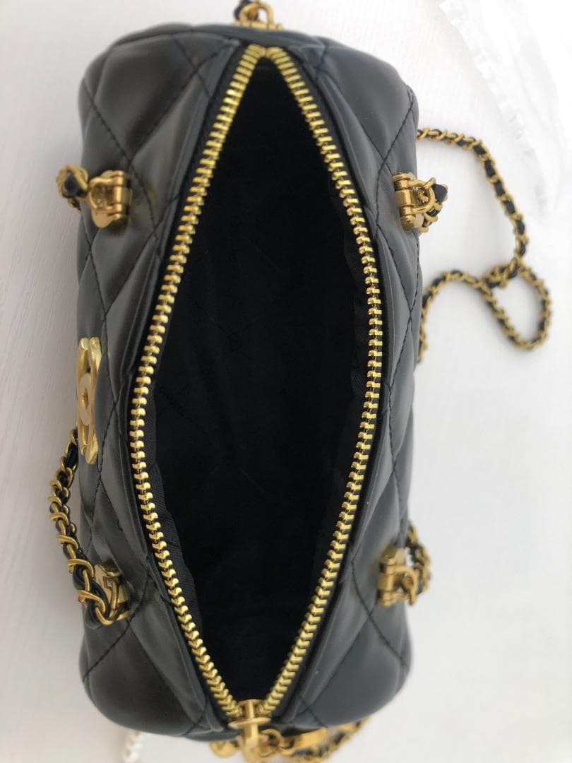 ノベルティ　ショルダー　バッグ　　キャビアスキン　ブラック　バッグ　レザー美品