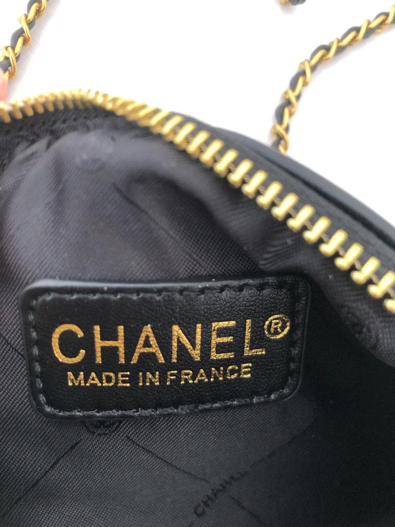 ノベルティ　ショルダー　バッグ　　キャビアスキン　ブラック　バッグ　レザー美品